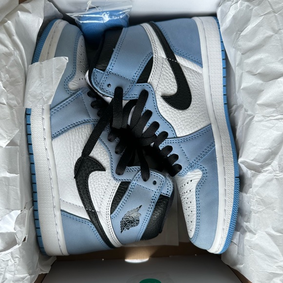 NIKE | Air Jordan 1 Retro High OG “University Blue” - Picture 2 of 12